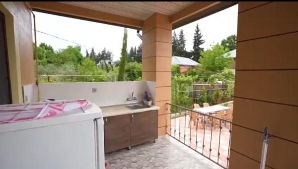 The photo shows the Kiraye Evler located in the city of Qumbaşı.