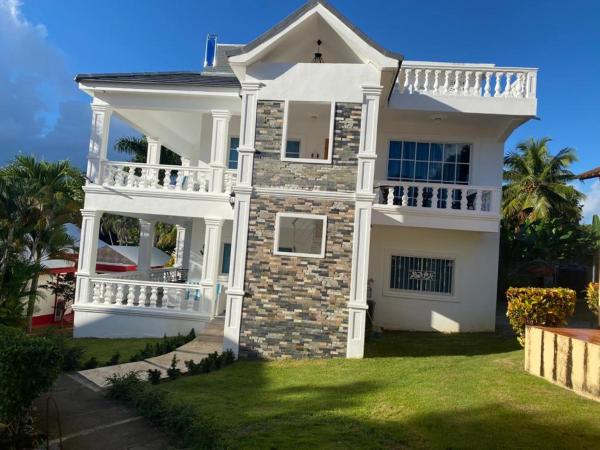 A la foto es mostra l'objecte Lunamare Residence situat a la ciutat de Honduras.