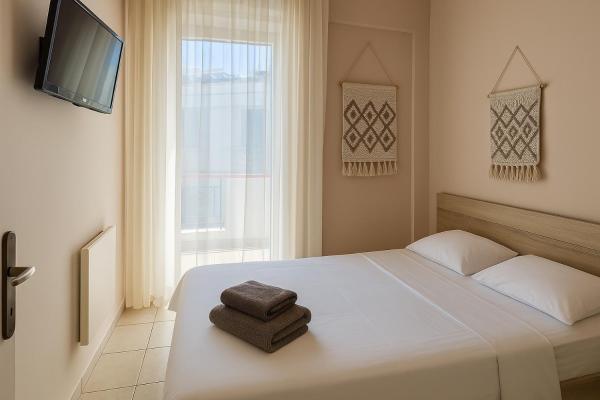 A la foto es mostra l'objecte Golden Sky 1 Apartment by Daniela situat a la ciutat de Perea.