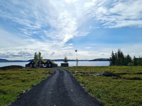 Na foto é possível ver o objeto Thingvellir Chateau localizado na cidade de Selfoss.
