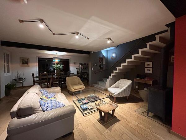 照片显示了位于Saint-Geniès-de-Comolas市的Modern Villa with Private Pool物件。