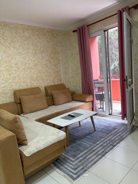 A la foto es mostra l'objecte Apartament Roni situat a la ciutat de Golem.