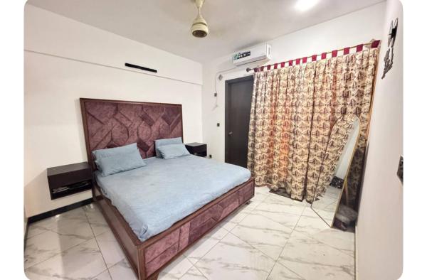 A la foto es mostra l'objecte Cozy Room For Rent situat a la ciutat de Karachi.