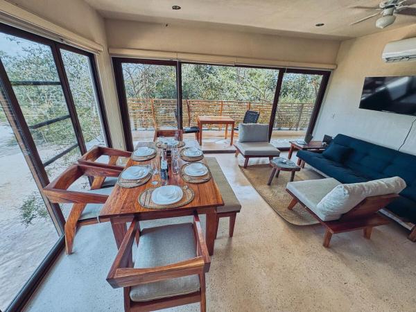 Condo Family in the jungle with cenotes and big pool, Тулум