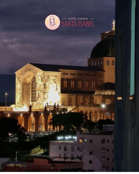 På billedet ses objektet Hotel Rainha Santa Isabel beliggende i byen Aparecida.