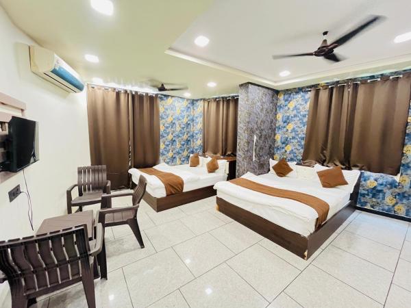A la foto es mostra l'objecte Hotel Shree Vijay I 966o9o1oo6 just 80mtr from Shreenathji temple 1min away By SK situat a la ciutat de Nāthdwāra.