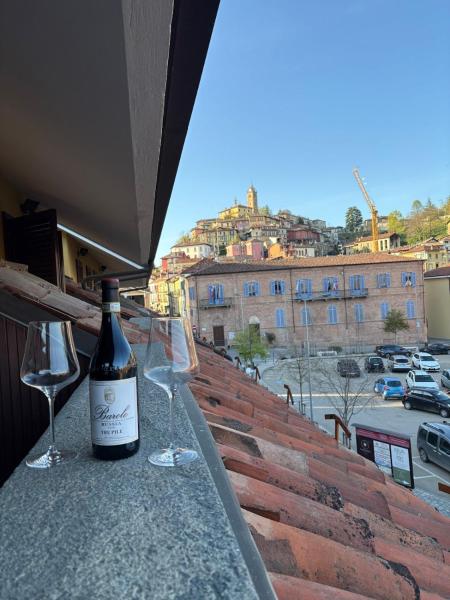 A la foto es mostra l'objecte Vivic Attic Monforte situat a la ciutat de Monforte dʼAlba.