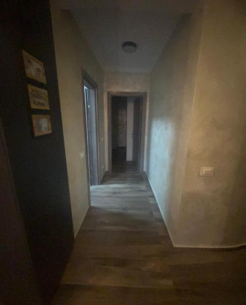 La photo montre l'objet Stan na dan Markovic situé dans la ville de Šušanj.