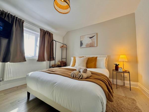 Homely Studio 30min to Central London, London