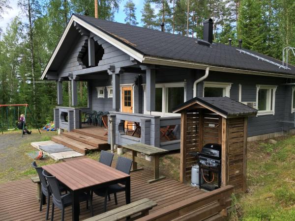 På bildet vises objektet Kallio-Orava Villa with jacuzzi som ligger i byen Petääjärvi.