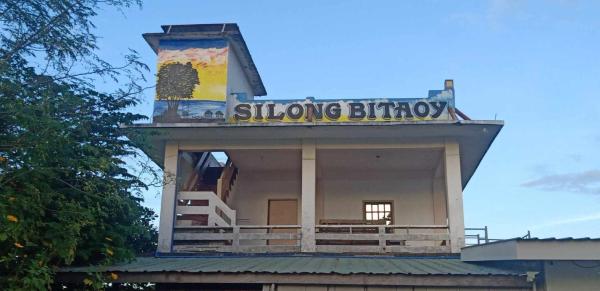 Na foto é possível ver o objeto Silong Bitaoy Beach Resort localizado na cidade de Uli.