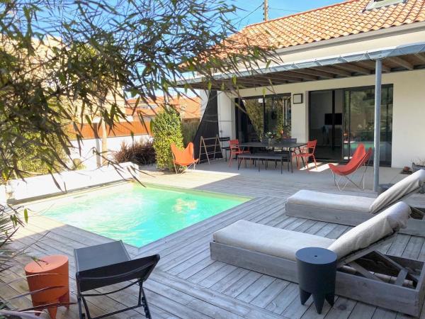 A la foto es mostra l'objecte Villa classée 5 étoiles 200m de la plage piscine chauffée 5 vélos situat a la ciutat de Capbreton.