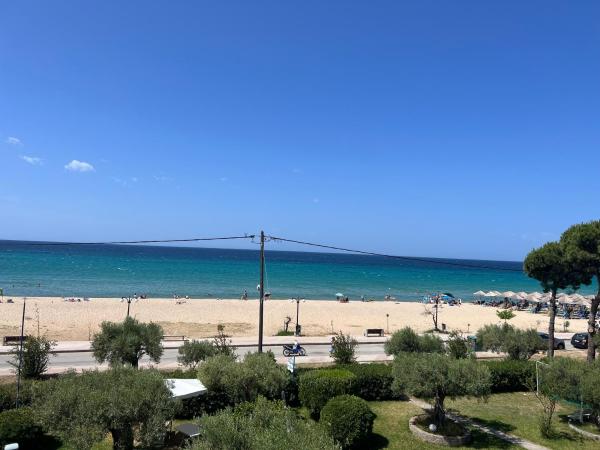 照片显示了位于Nea Moudania市的Golden Beach Seafront Apartment物件。
