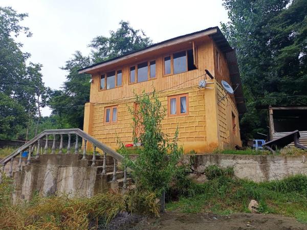 A la foto es mostra l'objecte Himalayan Huts situat a la ciutat de Srinagar.