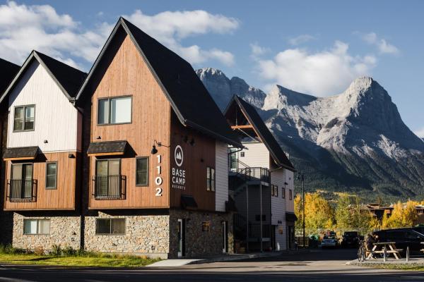Auf dem Foto ist das Objekt Basecamp Resorts Canmore in der Stadt Canmore zu sehen.