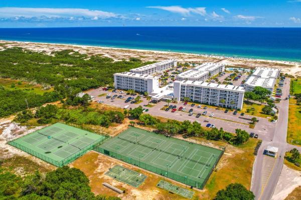 Billede 3: Beachfront Abode with Pool Access in Gulf Shores!
