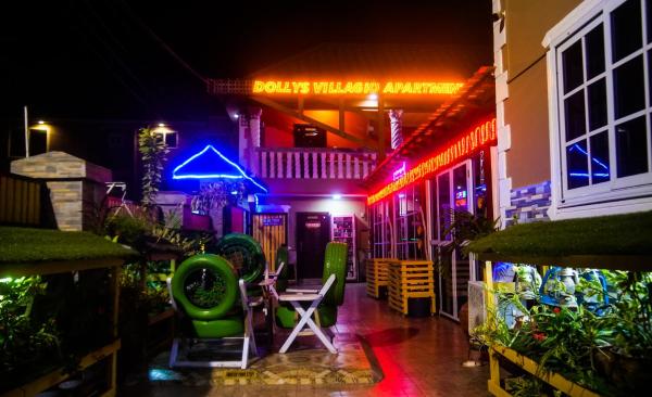 På bilden syns objektet Dollys Villagio Apartments som ligger i staden Kwesimintim.