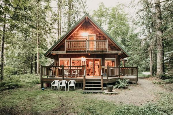 På billedet ses objektet Baker Rim Cabin 32 - Cute, Private, 2-story Family Cabin beliggende i byen Deming.