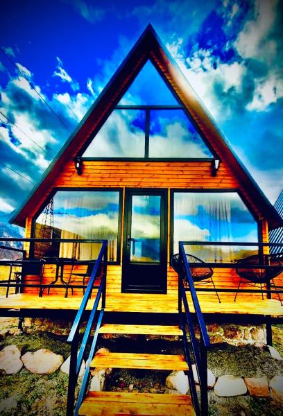 A la foto es mostra l'objecte MTISGULI Cottages situat a la ciutat de Kazbegi.
