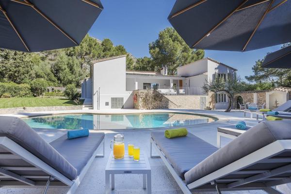 写真にはポリェンサ市にあるCan Ruedaが写っています。