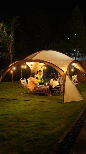 På bilden syns objektet Glamping De Mangol Jogja som ligger i staden Wanujoyo.