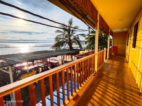 Coral Beach Loft-island Stay - Mersing