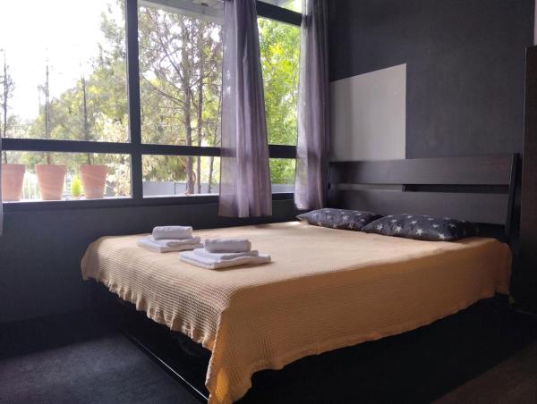A la foto es mostra l'objecte Mona Lisa Guest House situat a la ciutat de Volos.