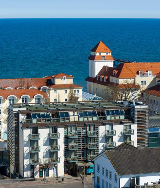 The photo shows the Hotel Meersinn - Binz located in the city of Binz.