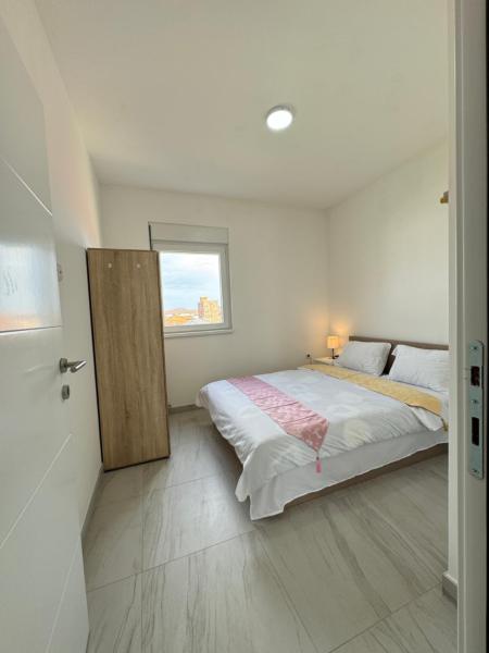 På billedet ses objektet Deluxe Belgrade Airport Single Room beliggende i byen Surčin.