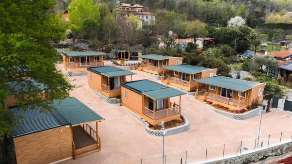 A la foto es mostra l'objecte Domvs Glamp situat a la ciutat de Baveno.