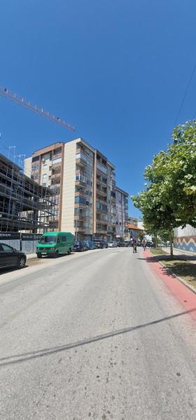 The photo shows the Ibbes apartment in Vushtrri located in the city of Mitrovicë.