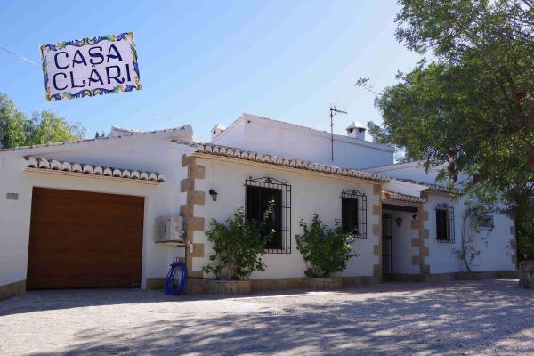 På billedet ses objektet Casa Clari beliggende i byen Jávea.