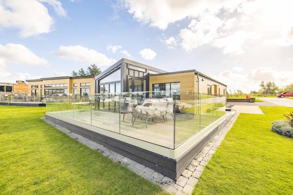 Racecourse Marina Lodge, Hot tub, Gated Parking, Windsor