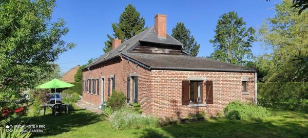 På bilden syns objektet La ferme des gribouts som ligger i staden La Capelle-en-Thiérache.