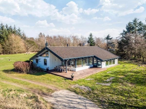 The photo shows the 10 person holiday home in Bindslev-By Traum located in the city of Bindslev.