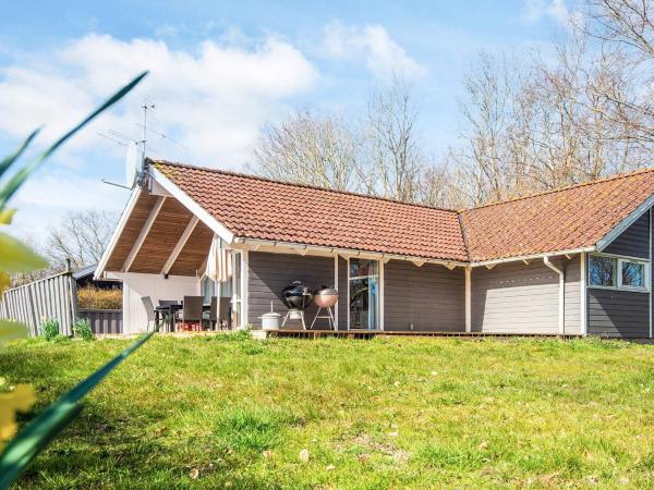 Na fotografii je vidět objekt 4 star holiday home in Sydals nacházející se ve městě Sarup.