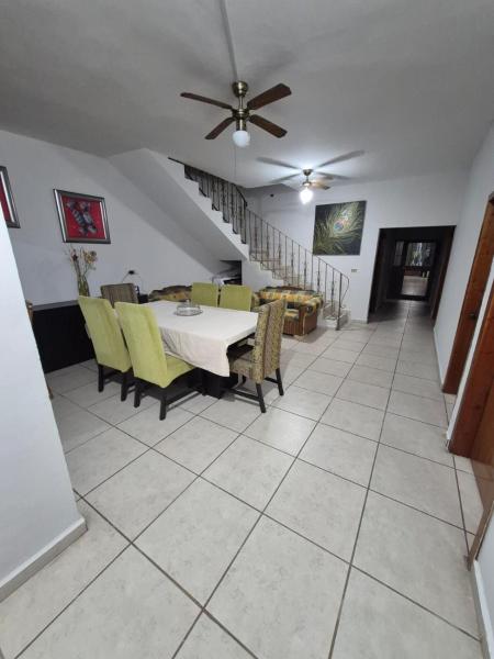 A la foto es mostra l'objecte Casa en el centro de Valles situat a la ciutat de Valles.