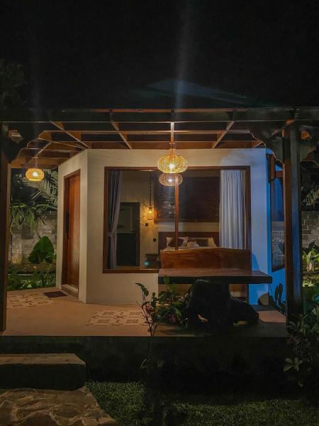 På bildet vises objektet Arnez Tropical Cottage som ligger i byen Sumberbopong.