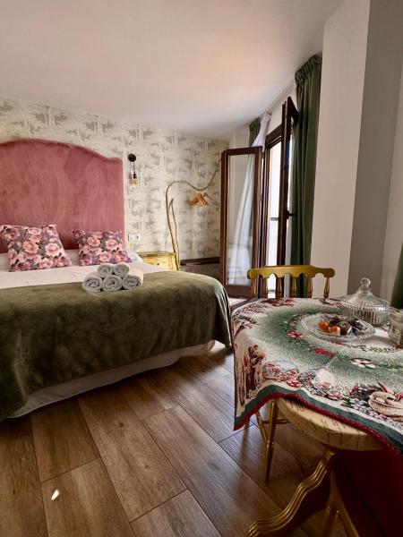 A la foto es mostra l'objecte ATENEO CUENCA Suites con cocina en el casco histórico situat a la ciutat de Cuenca.