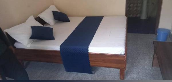 Na fotografii je vidět objekt New Yamunotri homestay nacházející se ve městě Barkot.