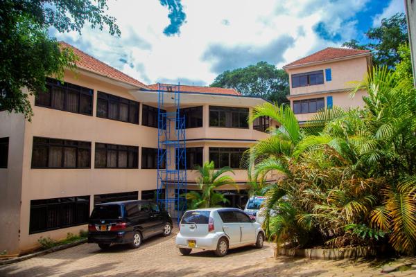 Na fotografii je vidět objekt Treasure View Courts nacházející se ve městě Kampala.