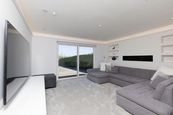 Spacious 4bd Smart Home In Idyllic Rural Setting - Gloucestershire