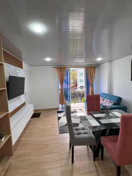 A la foto es mostra l'objecte Edificio el Roble situat a la ciutat de San Pedro.
