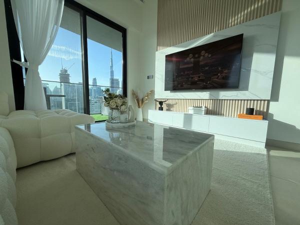 Kuvassa näkyy kohde Elegant & luxury 2BR apartment Burj and canal view, joka sijaitsee kaupungissa Bū Rays.