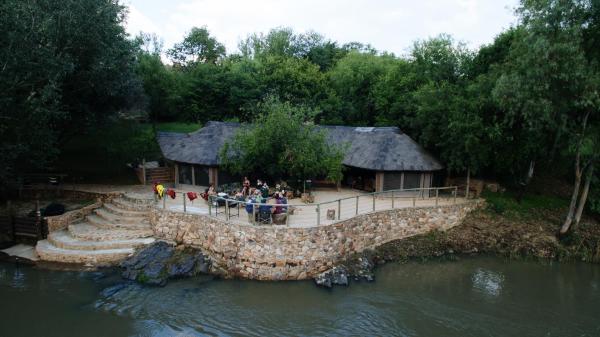 A la foto es mostra l'objecte Breathe River Retreat situat a la ciutat de Lindequesdrif.