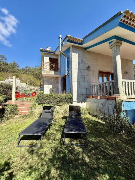 A la foto es mostra l'objecte Casa Freixeiro Sanxenxo situat a la ciutat de Sear.