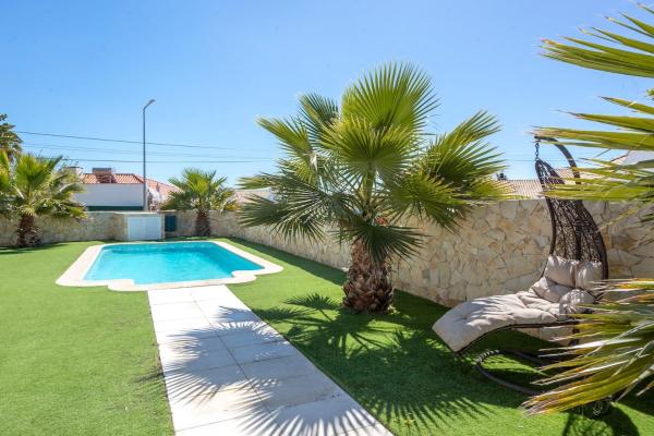 Beautiful Villa With A Pool - Albufeira