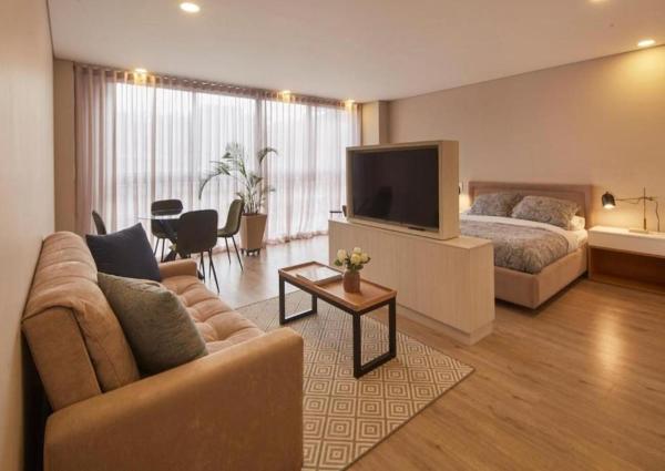 Chic Loft 701 Steps from El Virrey Park by LetoH, Bogotá