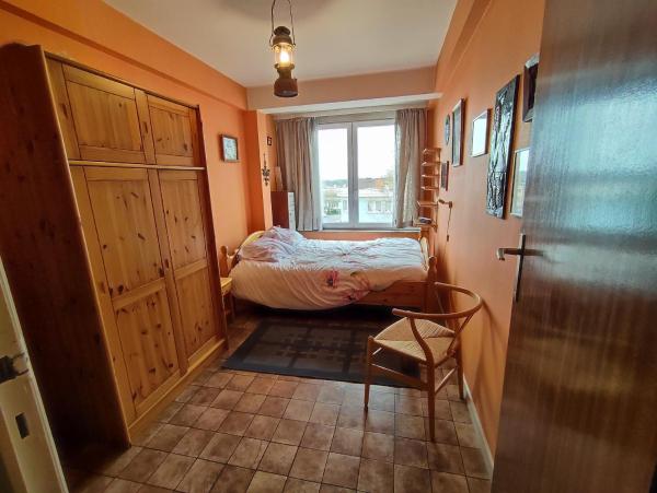 The photo shows the Cozy Room located in the city of Zellik.