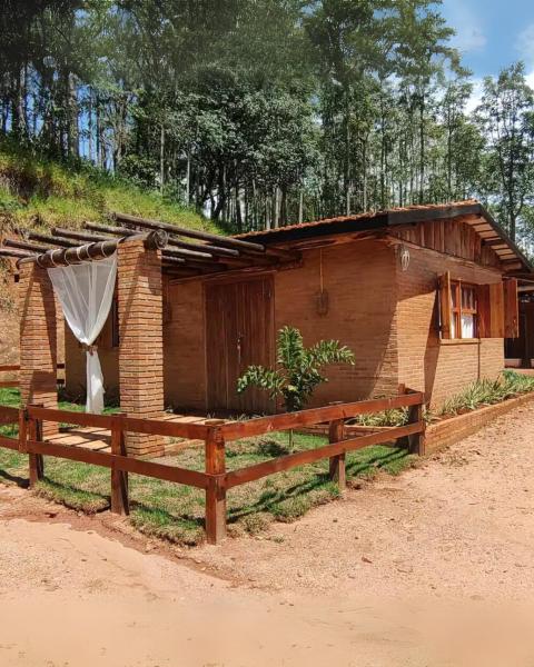 Na zdjęciu widoczny jest obiekt Chalé Harmonia Experiência Afetiva em Caconde położony w mieście Caconde.